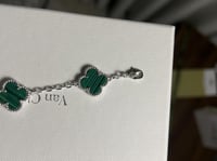 إسوارة Van cleef فضي - أخظر