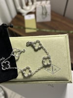 إسوارة Van cleef فضي - شفافه