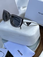 نظارة PRADA المشهورة