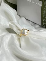 خاتم Van cleef ذهبي _صدفي