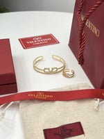 اسوارة مع خاتم ذهبي VALENTINO