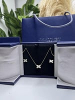 سلسال شوميه مع حلق ذهبي - ابيض