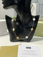 سلسال مع حلق Van cleef ذهبي