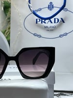 نظارة PRADA المشهورة