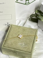 إسوارة Van cleef ذهبي _صدفي