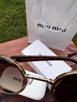نظارة miu miu إطار بني غامق - عدسة بني مدرج