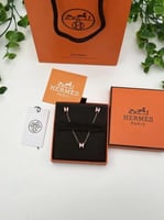 سلسال hermes مع حلق ذهبي - وردي