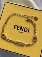 إسوارة fendi معدن ذهبي