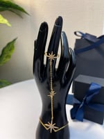 أسوار كف يد مع خاتم apm ذهبي