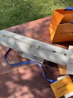 إسوارة LOUIS VUITTON معدن ذهبي