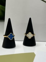 خاتم van cleef ملون .