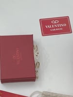 اسوارة مع خاتم ذهبي VALENTINO