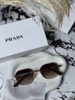 نظارة PRADA المشهورة