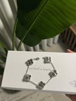 إسوارة Van cleef فضي