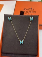 سلسال hermes مع حلق ذهبي - ازرق