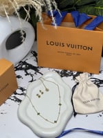 سلسال LOUIS VUITTON ذهبي- زيتي