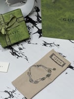 اسوارة GUCCI معدن ذهبي او فضي