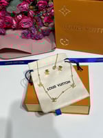 سلسال LOUIS VUITTON ذهبي