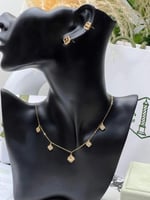 سلسال Van cleef المميز مع حلق