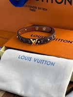 إسوارة LOUIS VUITTON جلد ومعدن ذهبي