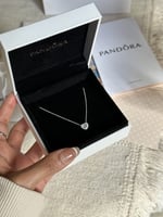 سلسال باندورا PANDORA فضي كرستالة أبيض