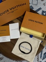إسوارة LOUIS VUITTON جلد ومعدن ذهبي
