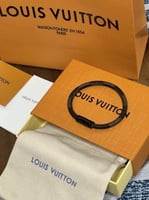 إسوارة LOUIS VUITTON جلد ومعدن ذهبي