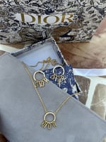 سلسال Dior معدن ذهبي