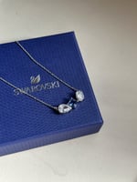 سلسال سوارفيسكي فضي كريستالة زرقاء