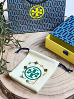 إسوارة TORY BURCH معدن ذهبي بفصوص
