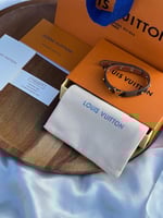 إسوارة LOUIS VUITTON جلد ومعدن ذهبي