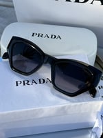 نظارة PRADA المشهورة