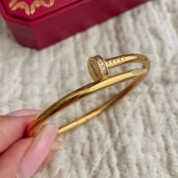 إسوارة carter المسمار الماسية - ذهبي