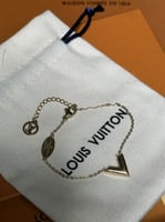 إسوارة LOUIS VUITTON معدن ذهبي