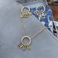 سلسال Dior معدن ذهبي