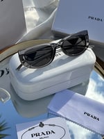 نظارة PRADA المشهورة