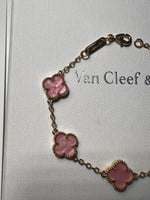 اسوارة van cleef وردي مموج حجم صغير