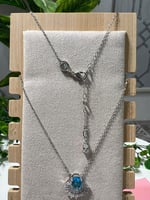 سلسال سوارفيسكي فضي بكريستالة زرقاء