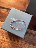 أسوارة MESSIKA خيط ملون ذهبي