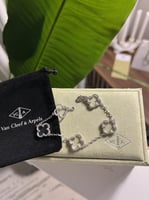إسوارة Van cleef فضي - شفافه