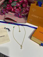 سلسال LOUIS VUITTON ذهبي