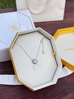 سلسال سوارفيسكي فضي كريستالة وردي