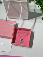 سلسال سوارفيسكي فضي بكريستالة زرقاء