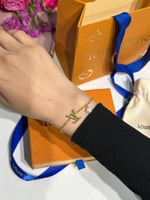 إسوارة LOUIS VUITTON معدن ذهبي