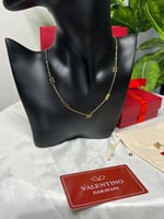 سلسال مع حلق VALENTINO