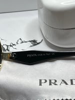 نظارة PRADA المشهورة