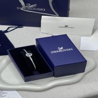 اسوارة سوارفيسكي فضي كرستالة زرقاء