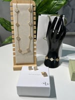 طقم فان كليف ذهبي لؤلؤي