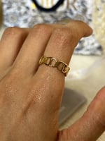 خاتم Christian Dior ذهبي .