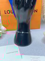 إسوارة LOUIS VUITTON معدن فضي